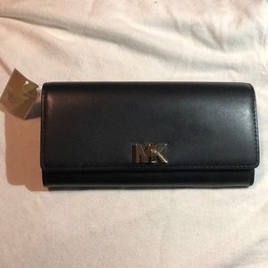NWT MICHAEL KORS WALLET